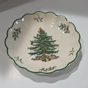 Spode Christmas Tree Scalloped Dish – Green Trim